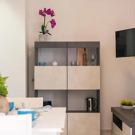 Pearl Apartment *