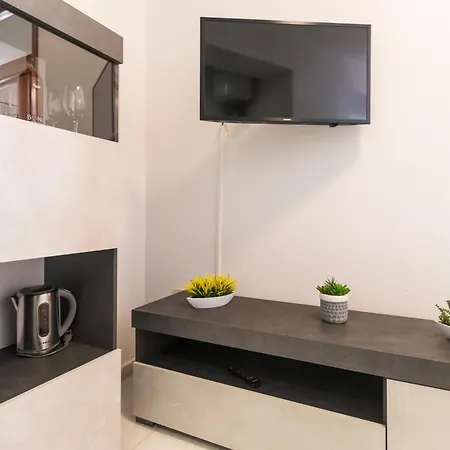Pearl Apartment *